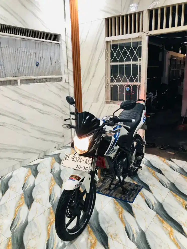 HONDA CB150 R ISTIMEWA 2015 Pajak Hidup