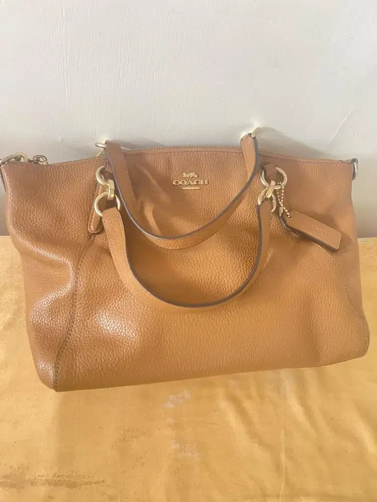 Size medium asli coach