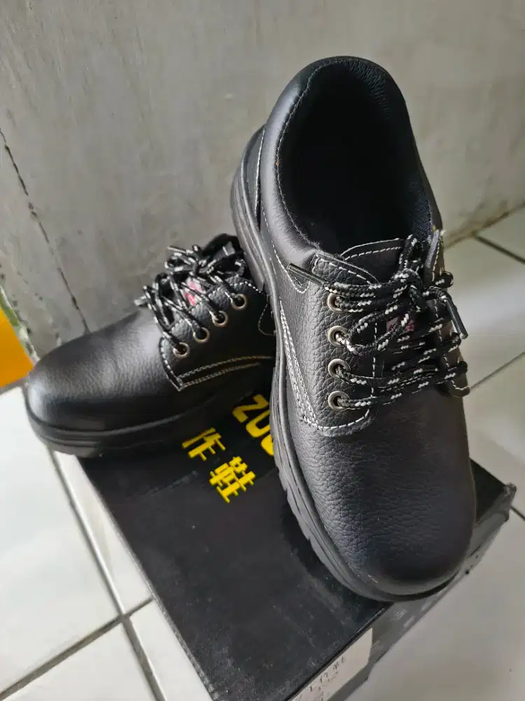 Sepatu safety / Sepatu kerja