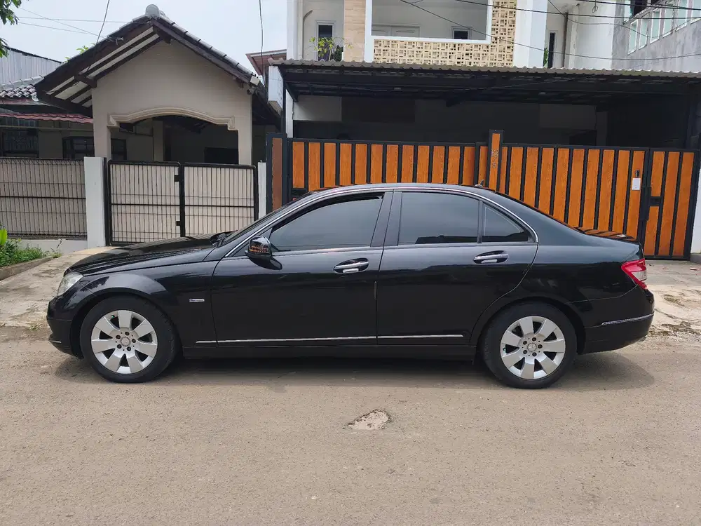 Mercedes-Benz C200 2011 Bensin