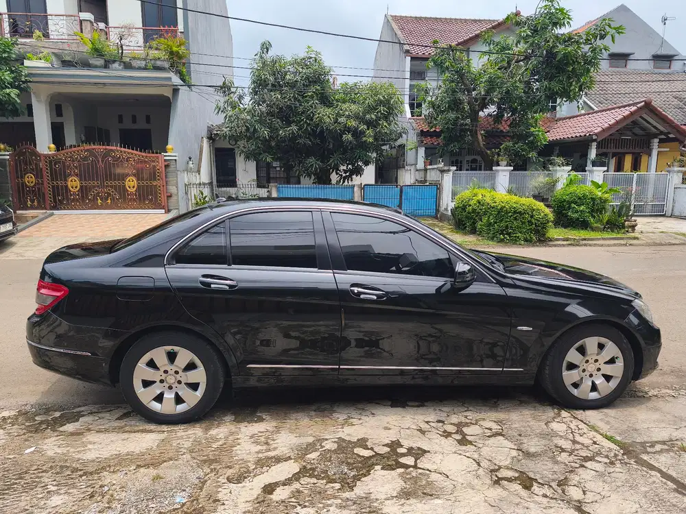 Mercedes-Benz C200 2011 Bensin