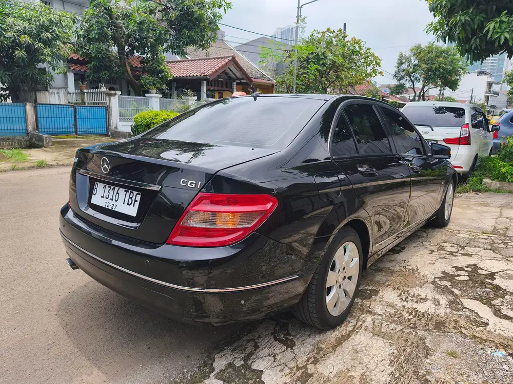 Mercedes-Benz C200 2011 Bensin