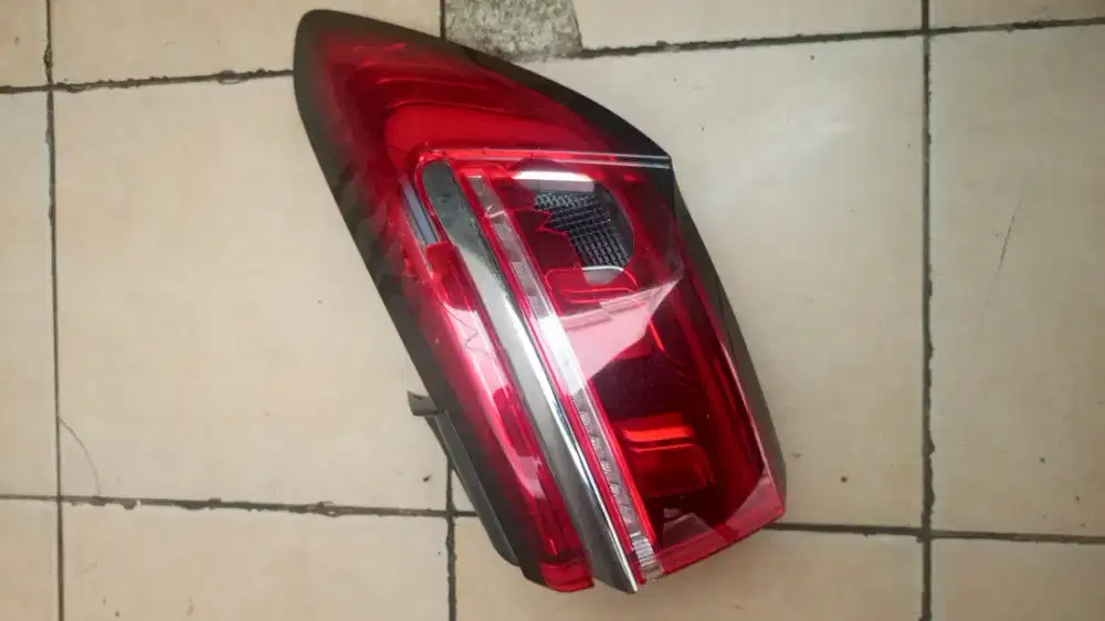 stoplamp belakang mobil byd m6 sebelah kanan