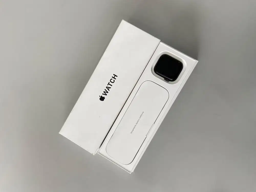 I watch SE 44mm Second like new