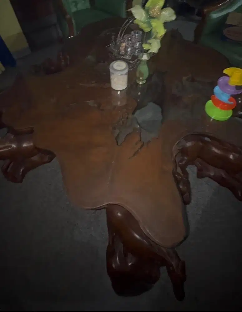 Meja dan kursi akar jati antik