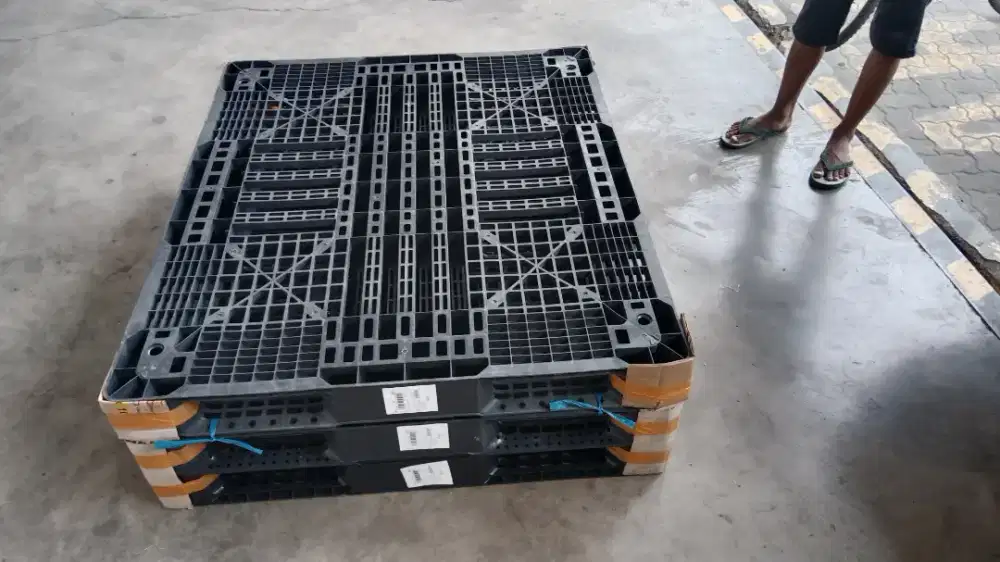 Pallet plastik bekas siap digunakan
