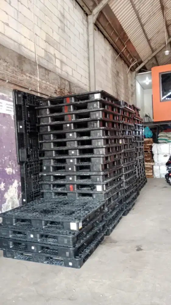 Pallet plastik second kondisi mantap