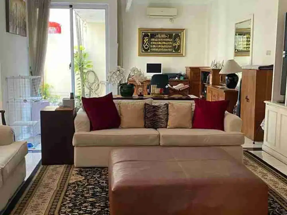 Di Jual Rumah 300 m2 mewah cantik Rapih full furnished Siap Huni di Raffles Hills Cibubur 4 + 1 kt