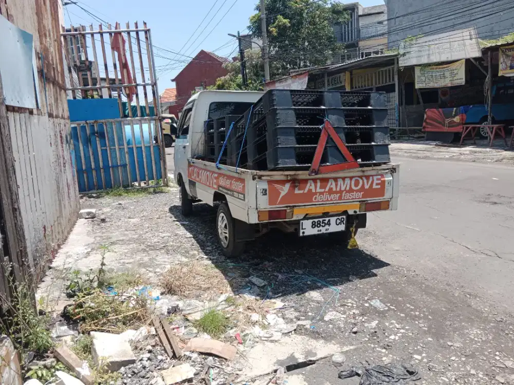 Palet plastik baru siap penyimpanan