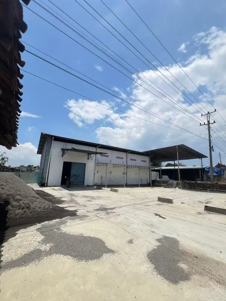 DISEWAKAN GUDANG  STRATEGIS