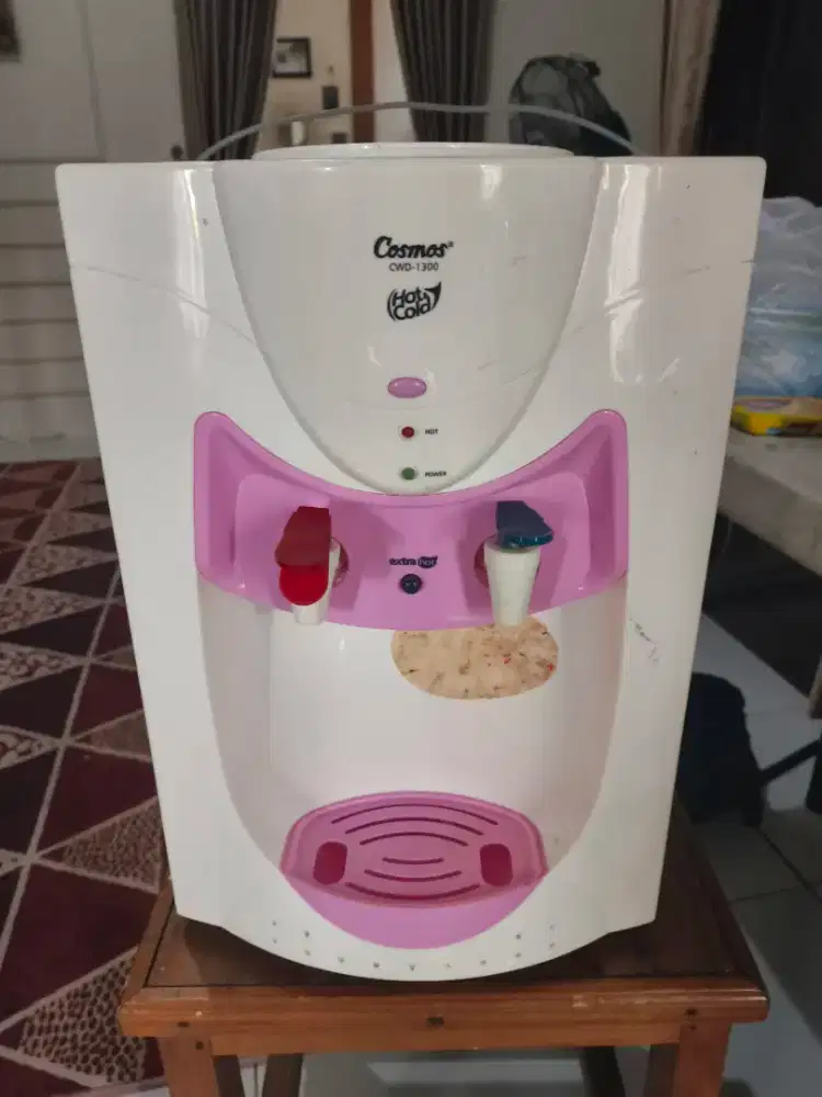 Dispenser air panas Cosmos