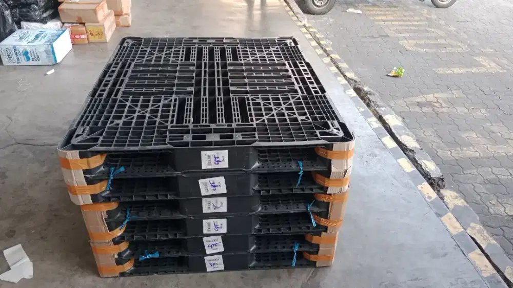 Pallet plastik bekas siap warehouse