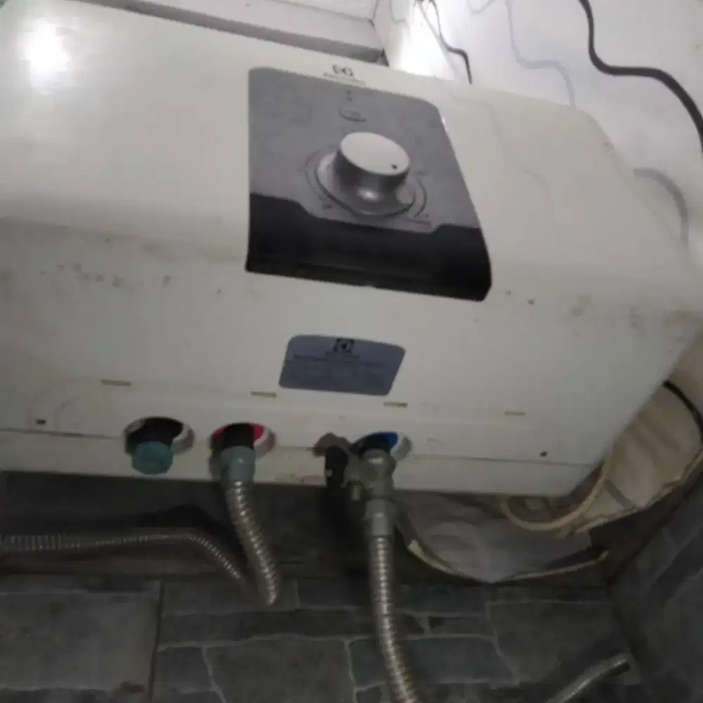Water heater elektrolux + kran panas dingin murah