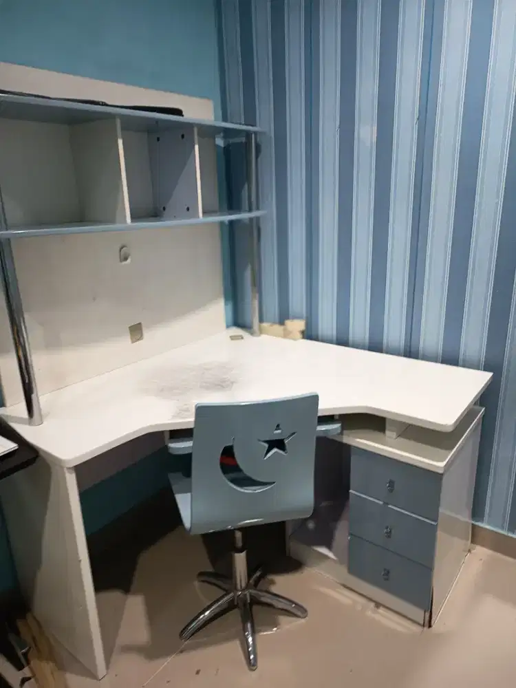 Meja belajar + kursi