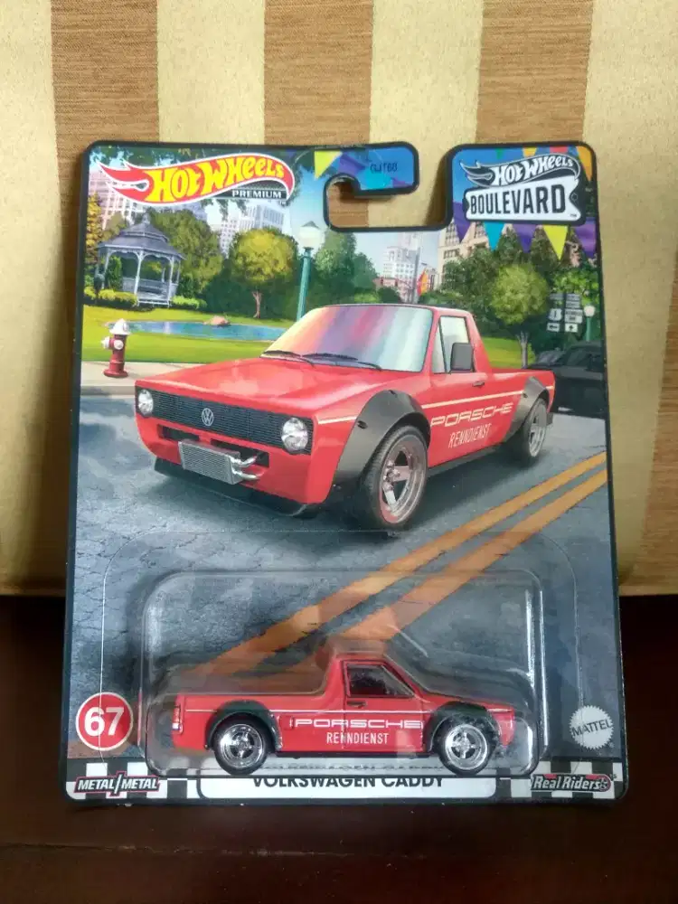 Hot Wheels Premium Volkswagen Caddy dari seri Boulevard (nomor 67). 