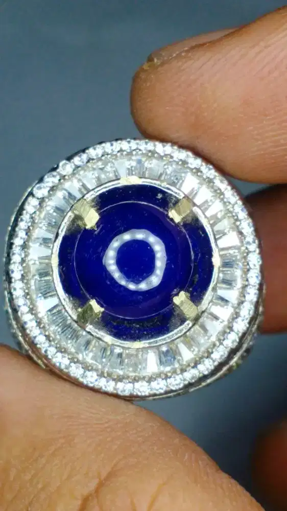 Blue safir royal blue