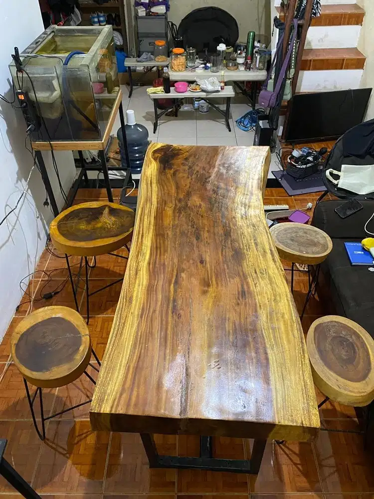 Set meja makan trembesi