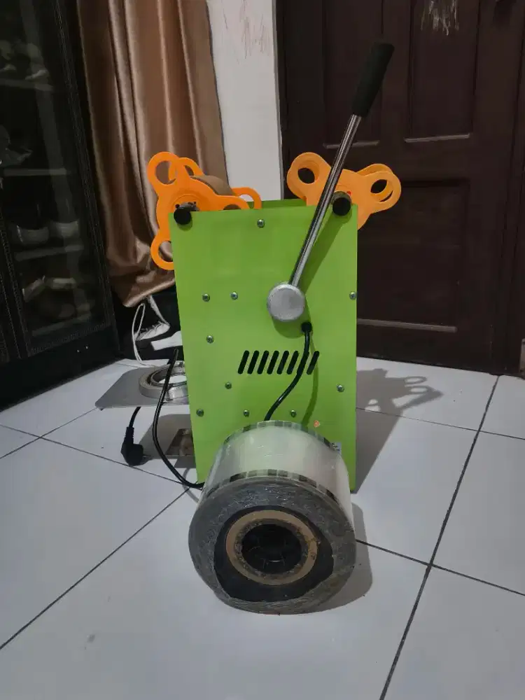 Mesin pres minuman ( Cup Sealer ) + isi ulangnya ( Roll Cup)
