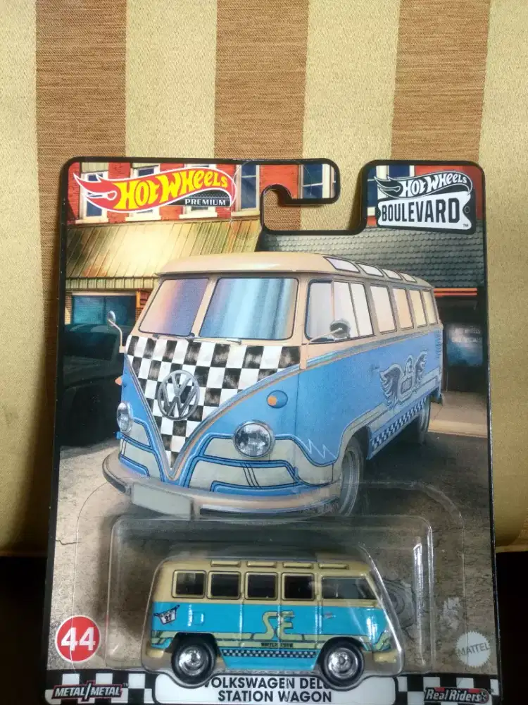  Hot Wheels Premium 2022 Boulevard Volkswagen Deluxe Station Wagon. 