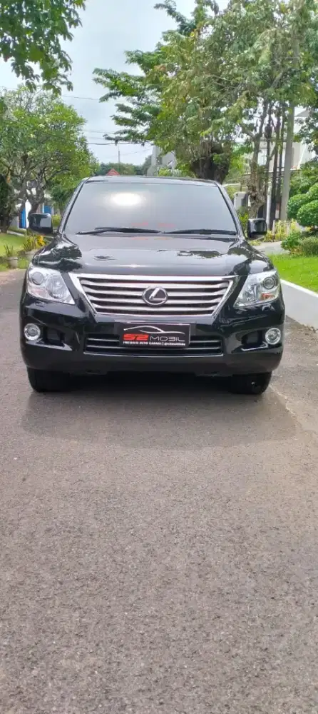 LEXUS LX 570 2010 TANGAN PERTAMA DR NEW GOOD CONDITION
