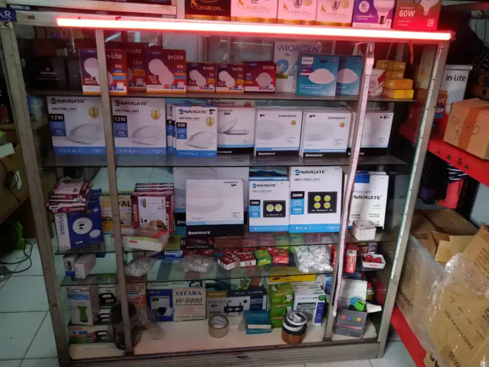 Jual etalase 2meter bekas usaha tiga unit