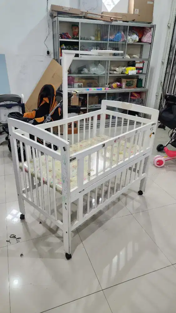 ranjang bayi kayu