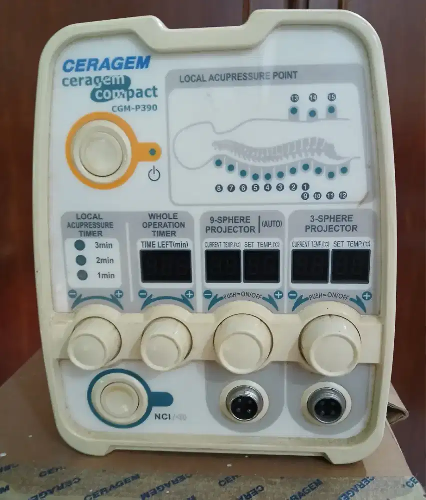 Alat terapi CERAGEM P390.