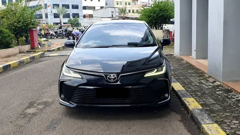 Toyota Corolla Altis 1.8 V AT 2020 Hitam Km.25rb antikk