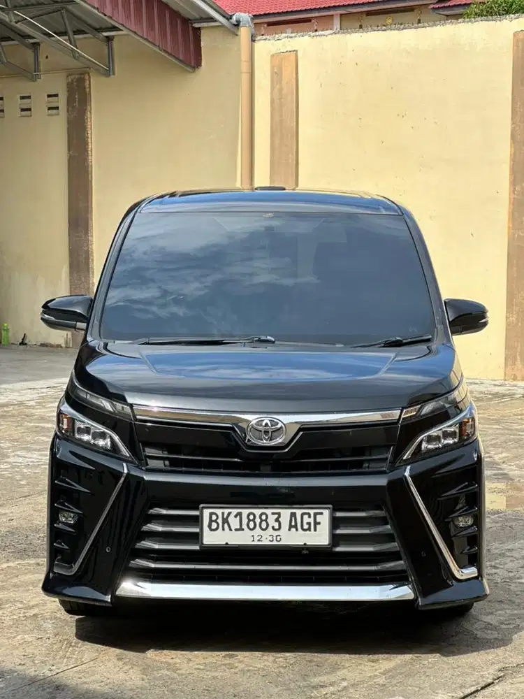 Toyota voxy 2.0 at matic 2018