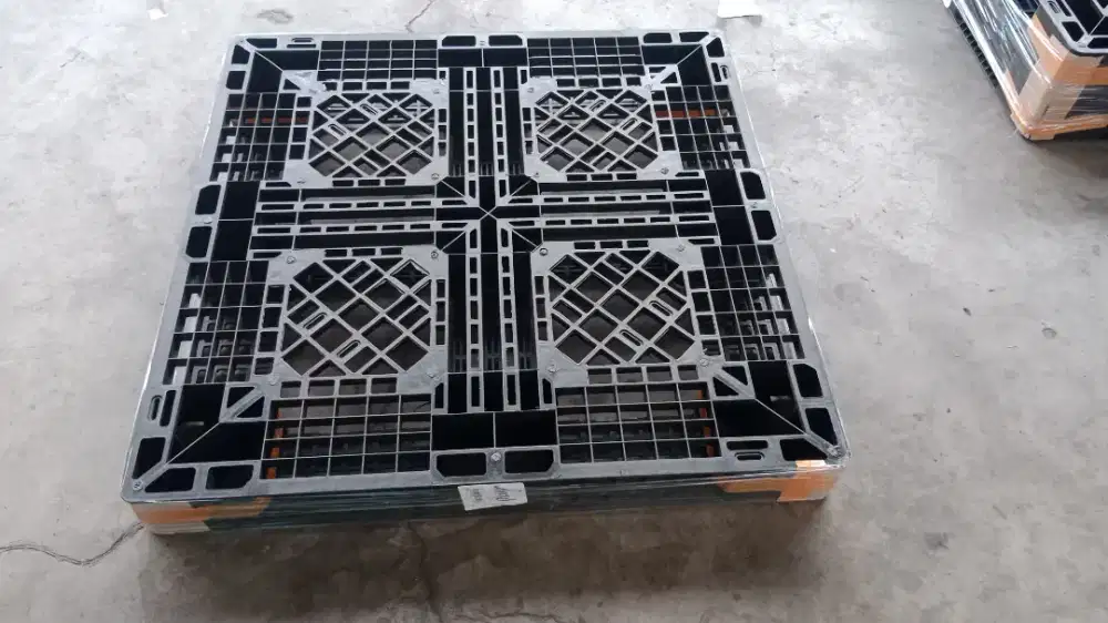 Pallet plastik second untuk penyimpanan