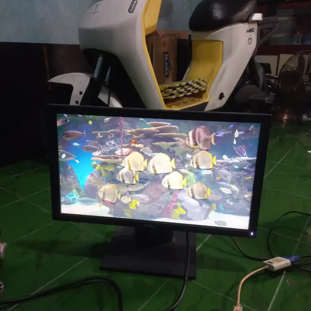 Monitor Dell E2016HV Bekas (Layar 20 Inci, Layak Pakai)