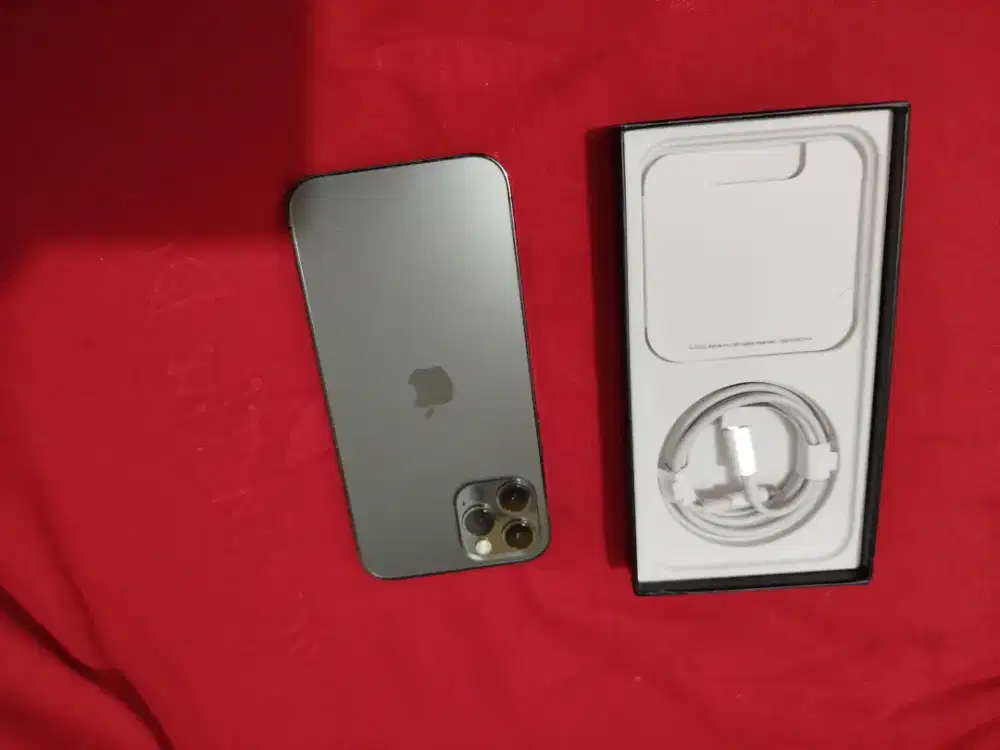 iPhone 11 pro 256gb sebab masih mulus