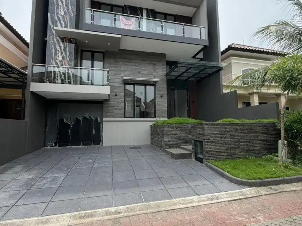 Dijual Rumah Baru, Strategis Dekat Pakuwon Mall di Citraland, Sby