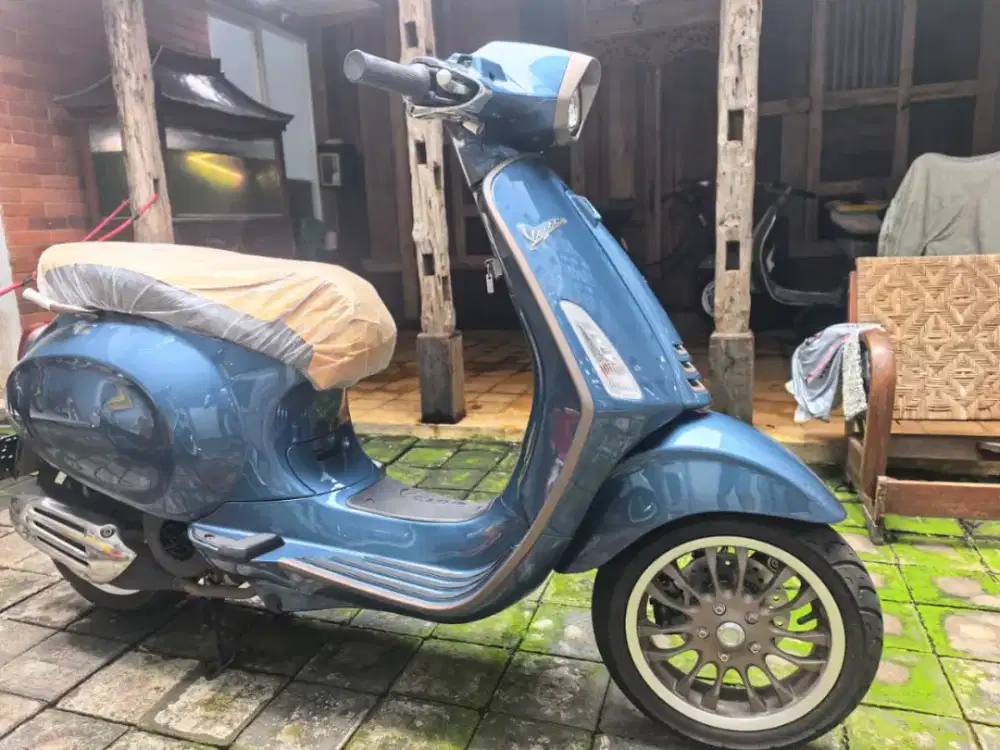 Vespa sprint anniversary 10th