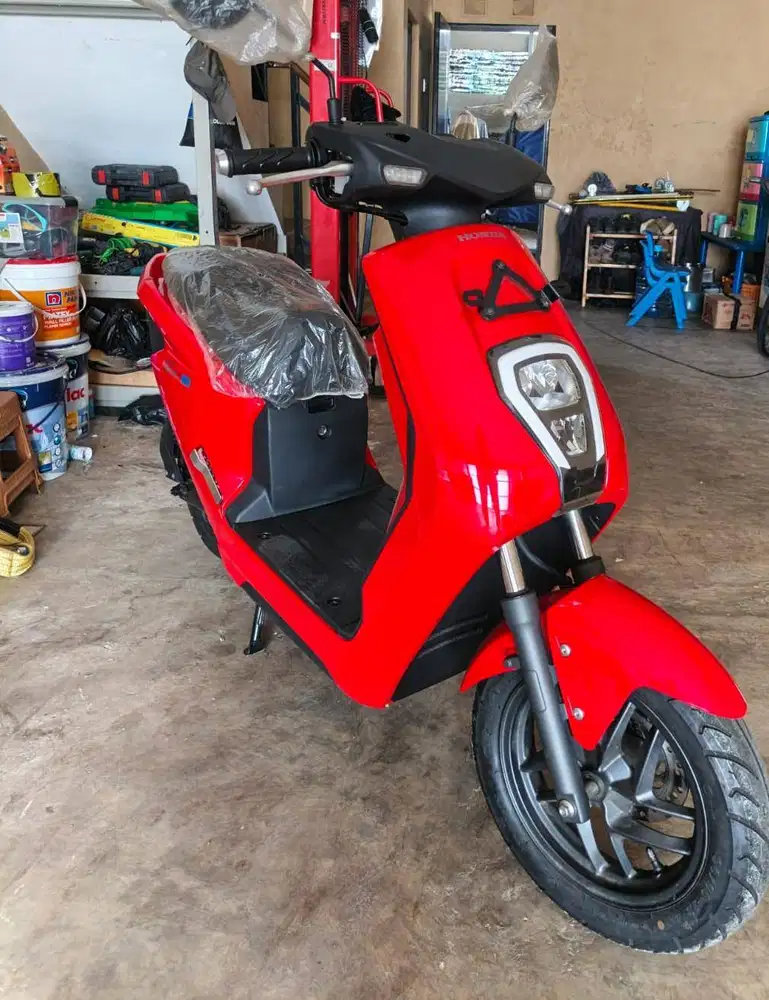 Dijual Motor Listrik EM-1 Murah, baru turun dari dealer