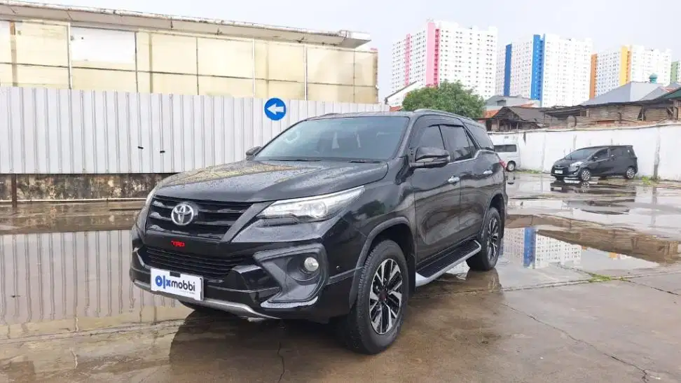 DP MURAH - Toyota Fortuner 2.4 4x2 VRZ TRD Solar-AT 2017 Hitam