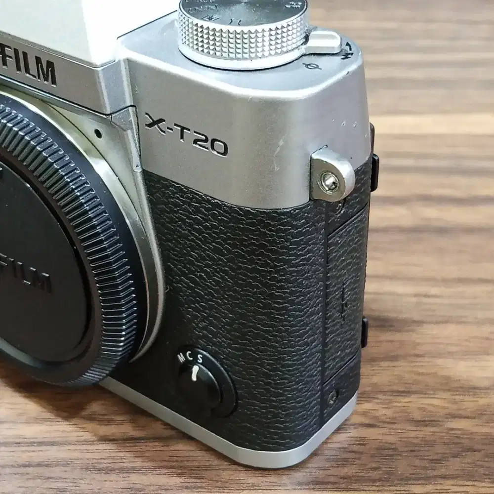 Kamera mirorrless Fujifilm XT20 body only mulus murah
