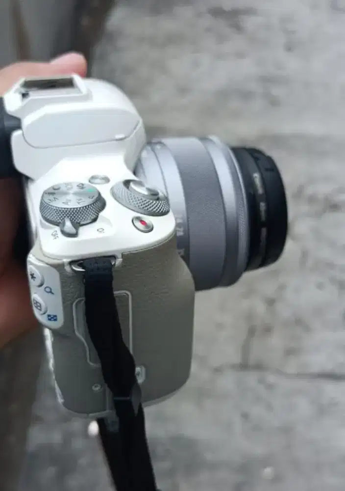 Mirrorless Canon M50