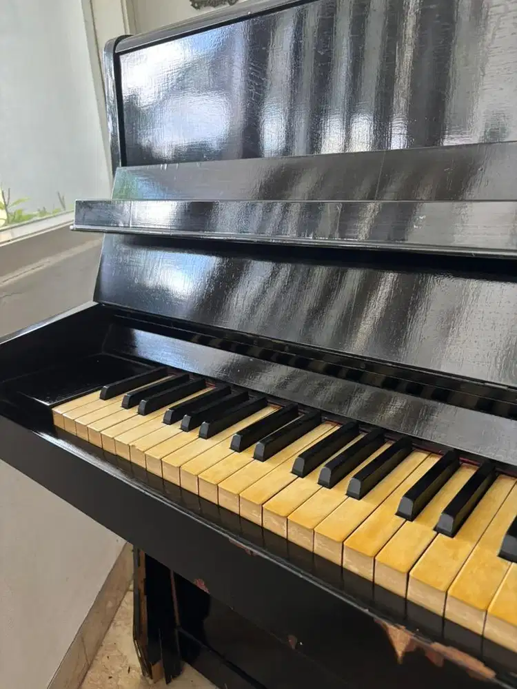 Piano Kayu Klasik Ehrbar & Kursi