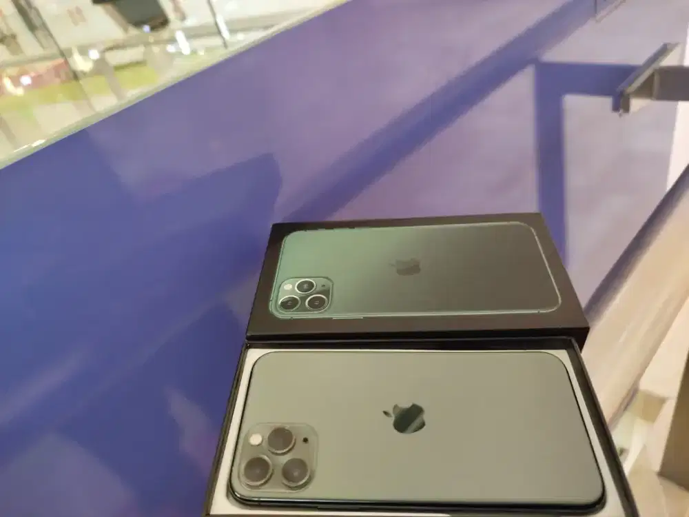 iPhone 11 pro 256gb yang tertulis dalam lengkap