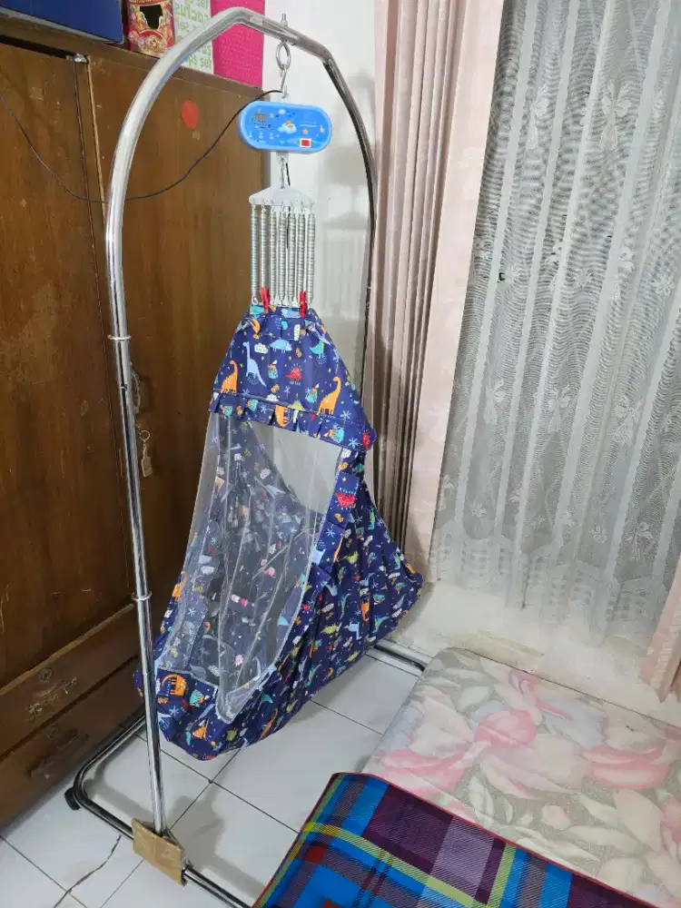 Tiang ayunan elektrik