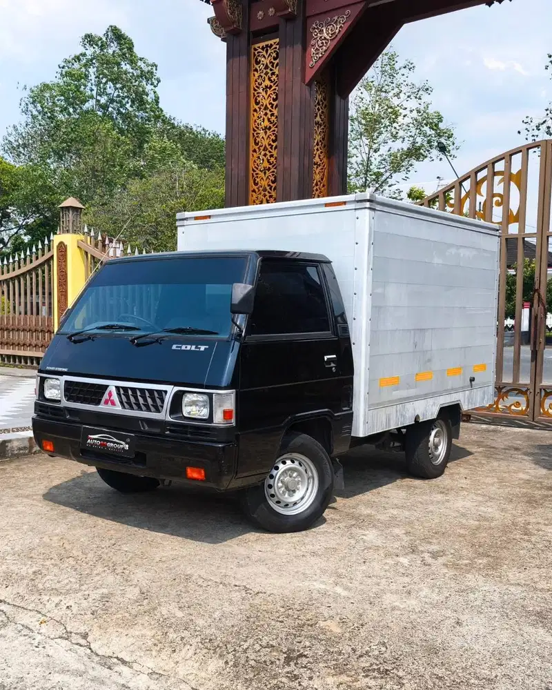 MITSUBISHI L-300 (HITAM) TIPE BOX 2.5 MANUAL (2020)