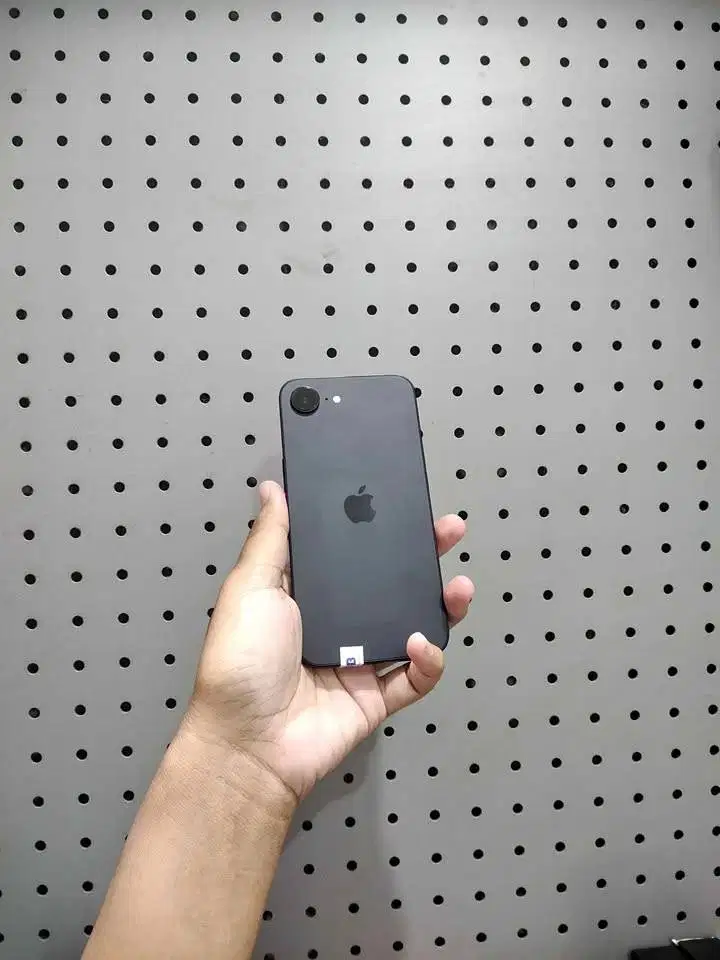 iPhone 16e 256 second resmi iBox normal fullset