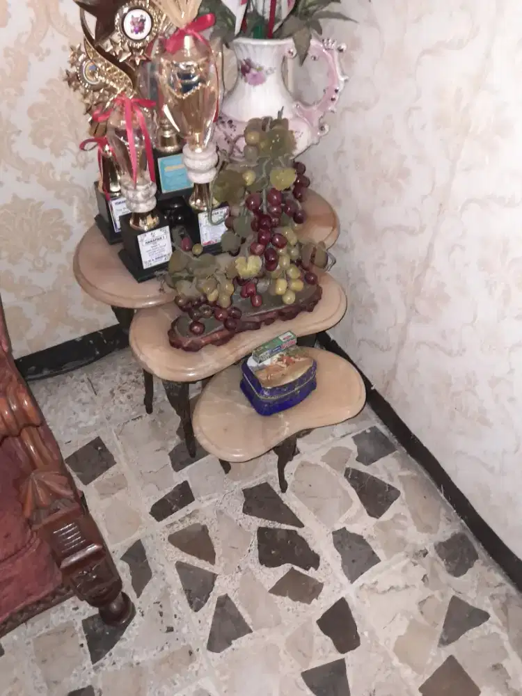 Jual meja sudut pajangan dr marmer