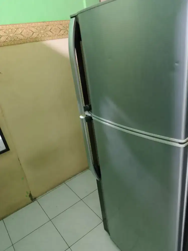 Kulkas 2 pintu tanpa salju