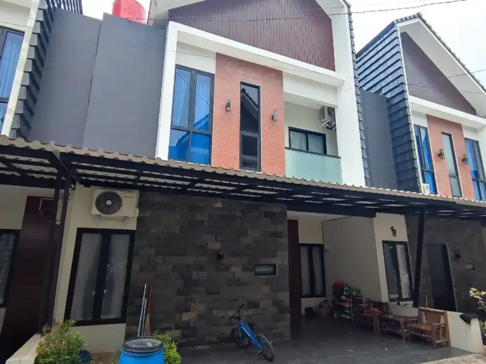 RUMAH SECOND TERAWAT SEMI FURNISHED DALAM CLUSTER CIRACAS JAKTIM