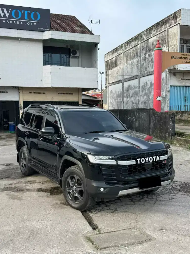 [ KM 10 RB ] TOYOTA Land Cruiser 300 GR Sport 2023