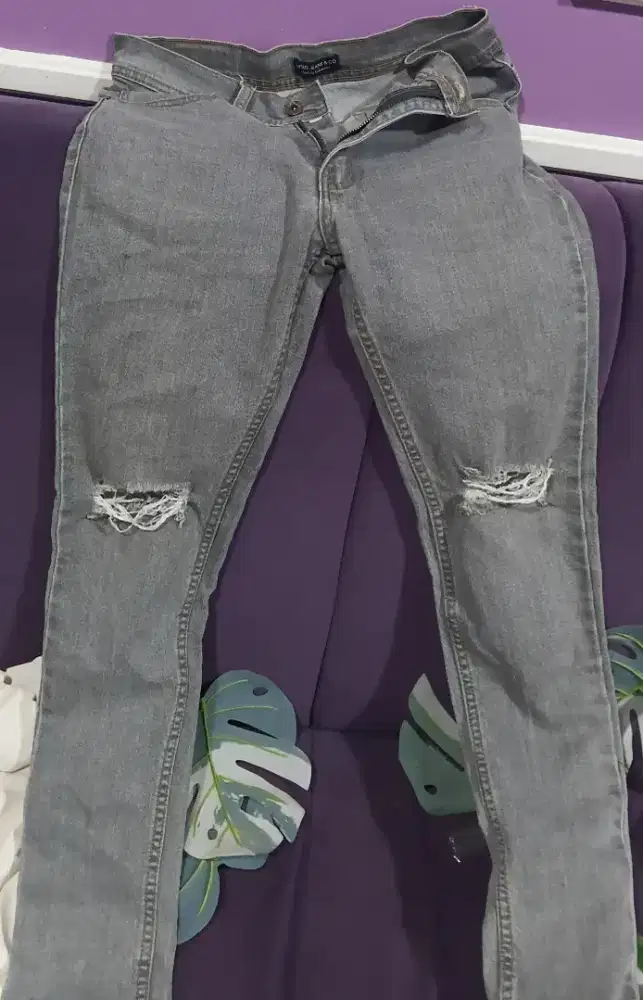 ripped jeans pria grey/abu-abu
