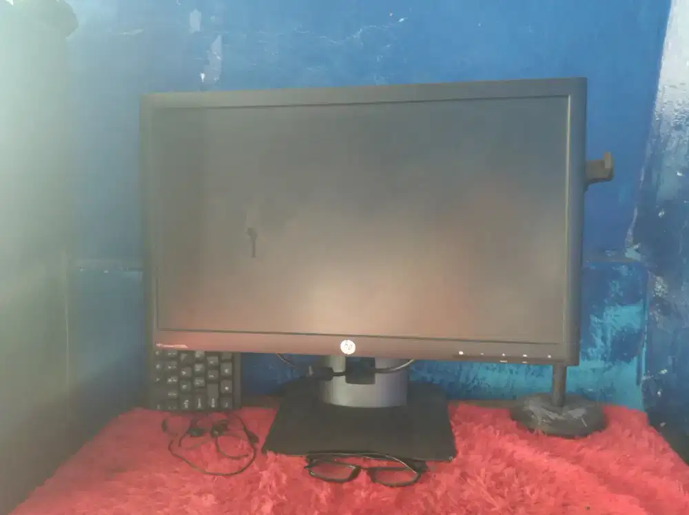 Monitor komputer merk Hp 21 inch siap pakai