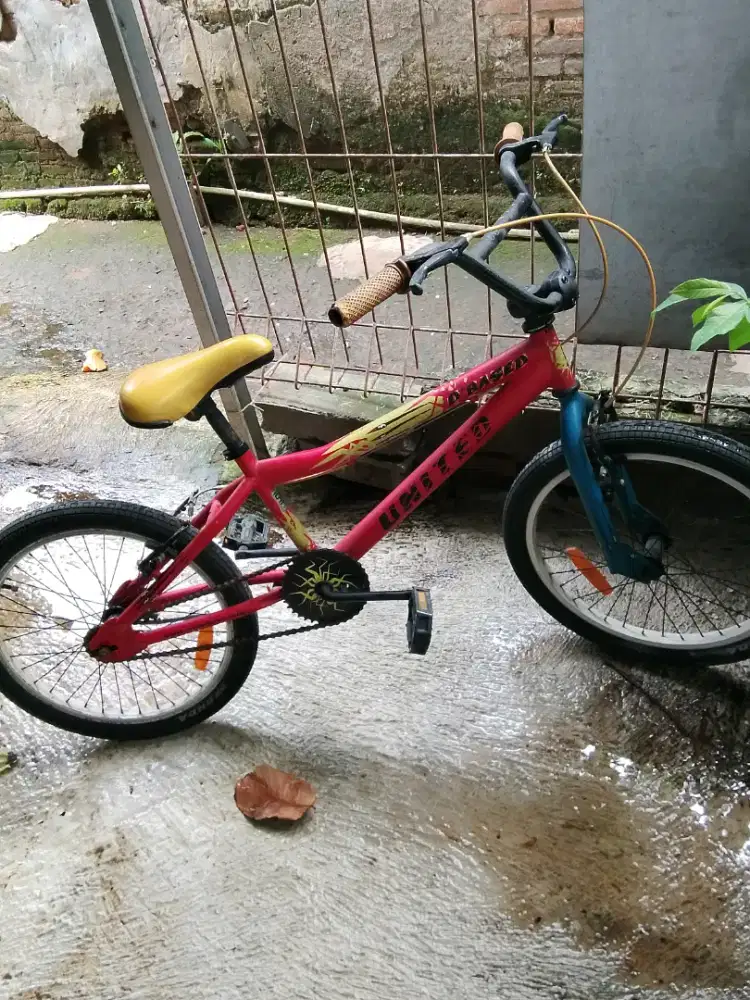 Sepeda bmx united